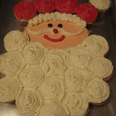 Santa Cupcake Cake