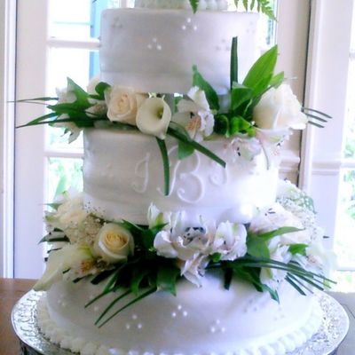 White Fondant Floral Wedding Cake