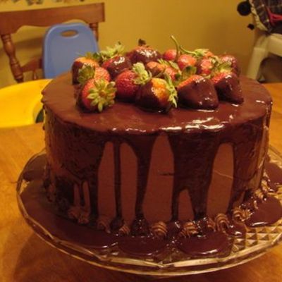 Choclate Cake With Fresh Strawberries And Ganache Drizzle