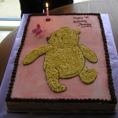Classic Pooh Birthday Cake