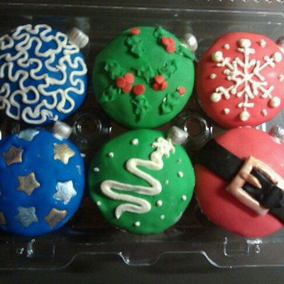 Christmas Ornament Cupcakes