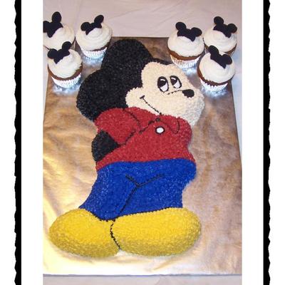 Mickey Mouse Cake & Cupcakes