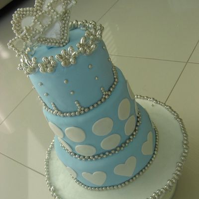 Wedgewood Blue Cake With Dragees