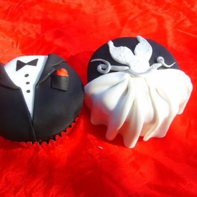 Bride And Groom Cupcakes