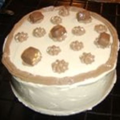 Round Snickers Cake
