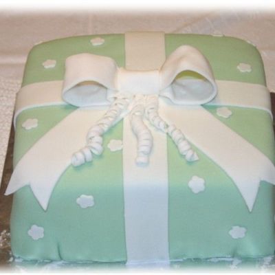 Wilton Present Cake