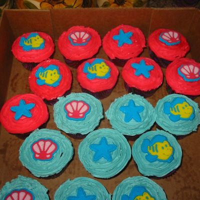 Ocean Cupcakes To Match Ariel Cake