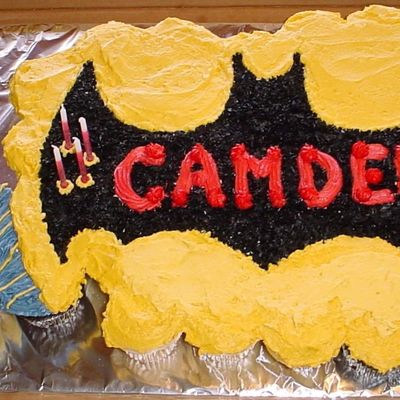 Batman Cupcake Cake