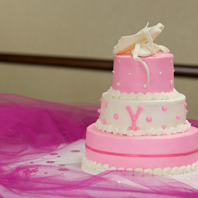 Sweet Baby Shower Cake With Ballet Slippers