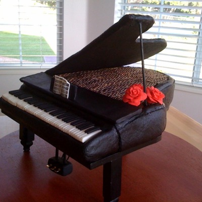 Grand Piano Cake