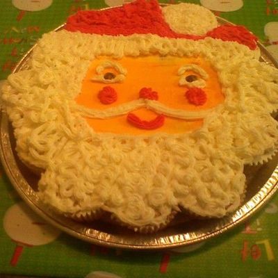 Santa Cupcake Cake