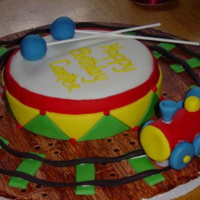 Side View Of Drum/train Cake