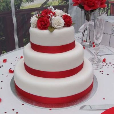Red And White Roses Wedding Cake