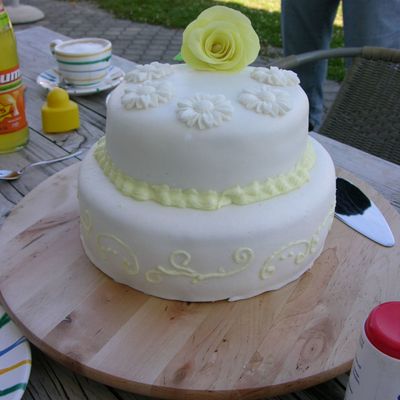 White/yellow Cake