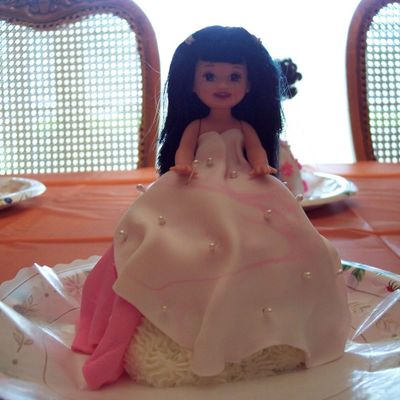 Kelly Doll Cakes