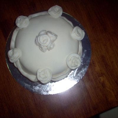 Basic White Fondant With Flowers