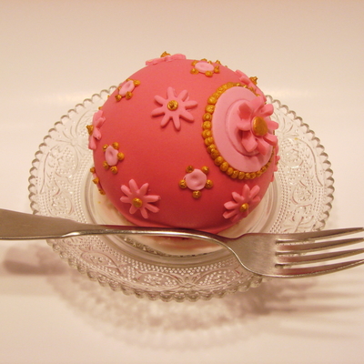Ornament Cakelet