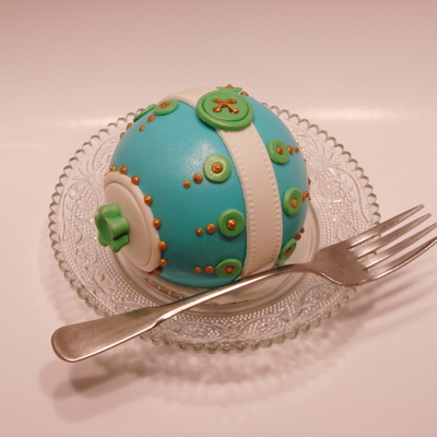 Ornament Cakelet