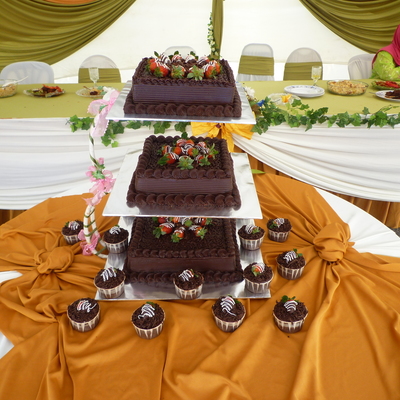 3-Tier Moist Chocolate Cake With Strawberry Topping