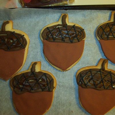 Thanksgiving Cookies (Acorns)