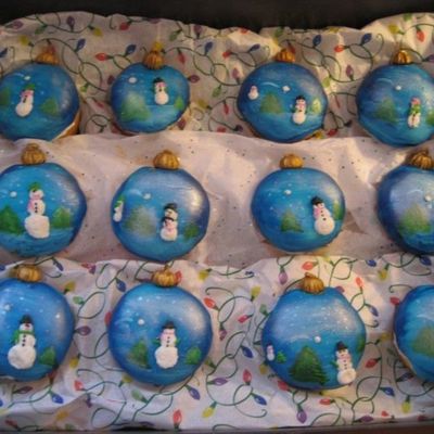 Christmas Ornament Cupcakes