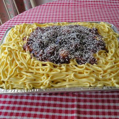 Spaghetti And Meatball Cake