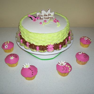 Happy Mother's Day Cake W/ Cupcakes