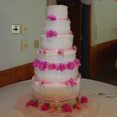 6 Tier Buttercream W/daisies