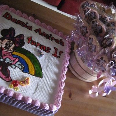 Minnie Mouse Cake & Cookies