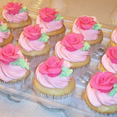 Candy Clay Rose Cupcakes