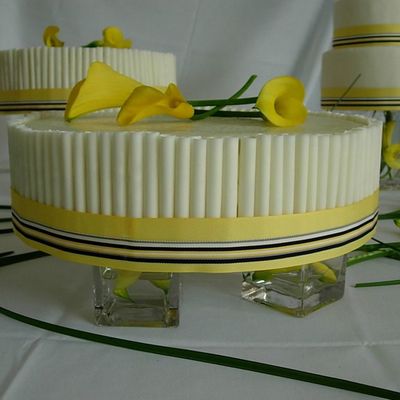 Cheesecake Devcorated With Chocolate Cigarellos