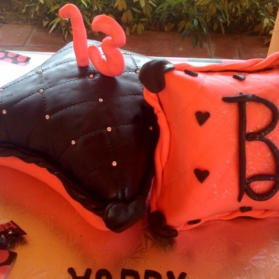 Pillow Cake Pink Black