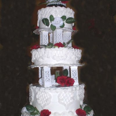 Traditional Round Wedding Cake