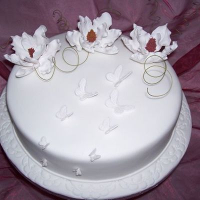 White Cake With Magnolia Gumpaste Flowers