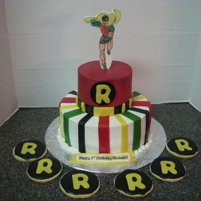 Robin Cake W/ Cookies