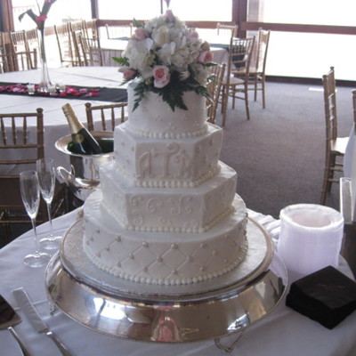 Round/hexagon Wedding Cake