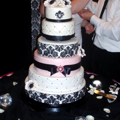 Black/white/pink Anemone Wedding Cake