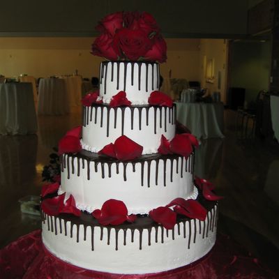 Chocolate Drizzle With Red Roses