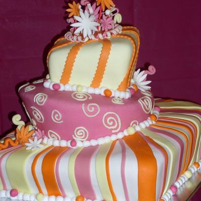 Daisy And Curls Cake