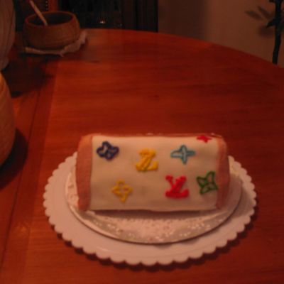 Lv Cake