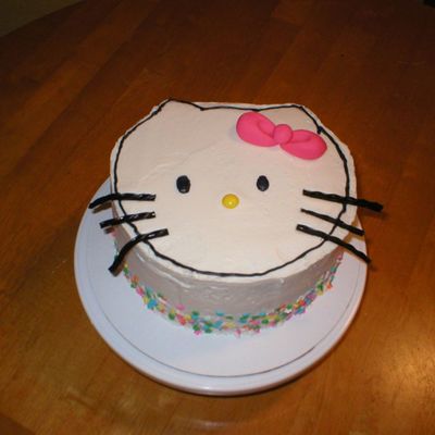 Hello Kitty Cake