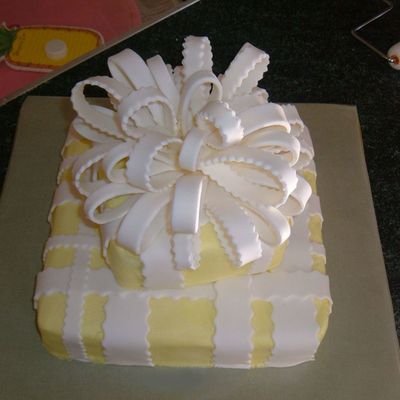 Cake Presents-My First Fondant Bow