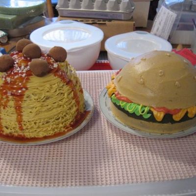 Spaghetti And Hamburger Cakes