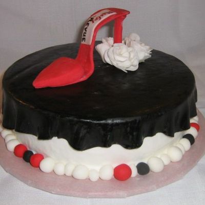 Ruby_Revue_Cake_001.jpg