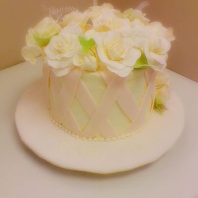 Lattice Work With Gumpaste Roses