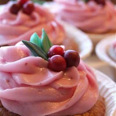 Gingerbread Cupcakes With Lingonberry And Creme Cheesefrosting,