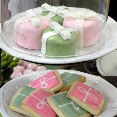 Mini Cakes And Matching Cookies