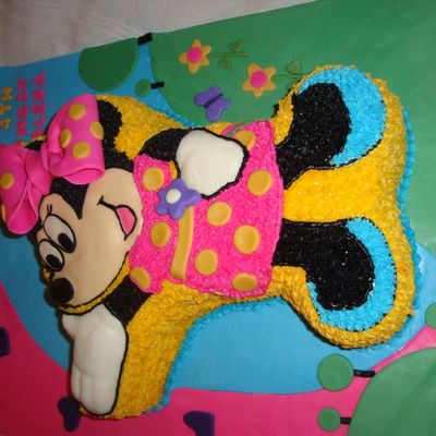 Minnie Mouse Cake