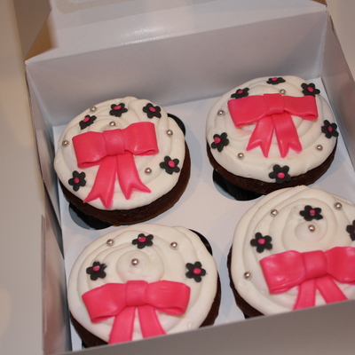 Pretty Little Cupcakes For My Sister!