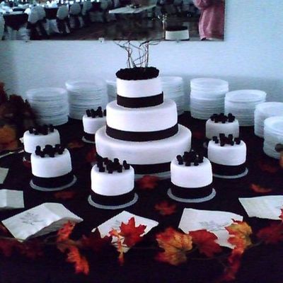 Novemeber Theme Wedding Cake